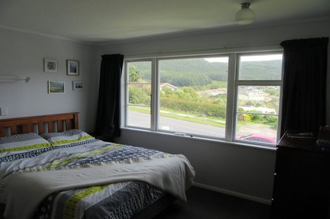 Photo of property in 91 Taylor Terrace, Tawa, Wellington, 5028