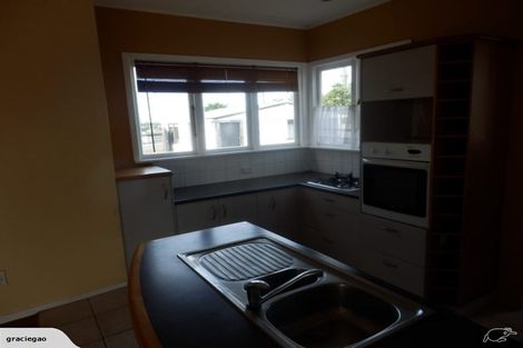 Photo of property in 1/884 East Coast Road, Northcross, Auckland, 0630
