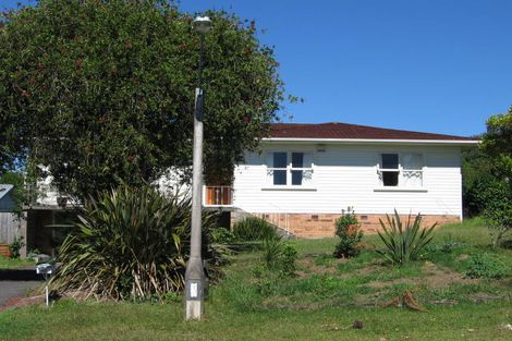 Photo of property in 43 Divich Avenue, Te Atatu South, Auckland, 0610