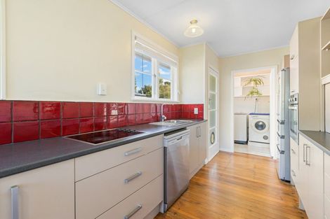 Photo of property in 15 Nash Street, Marfell, New Plymouth, 4310