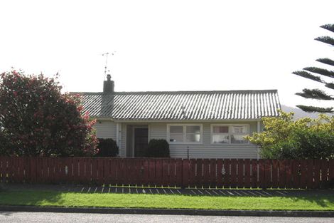 Photo of property in 2 Ingram Street, Naenae, Lower Hutt, 5011