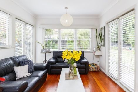 Photo of property in 546 Featherston Street, Roslyn, Palmerston North, 4414