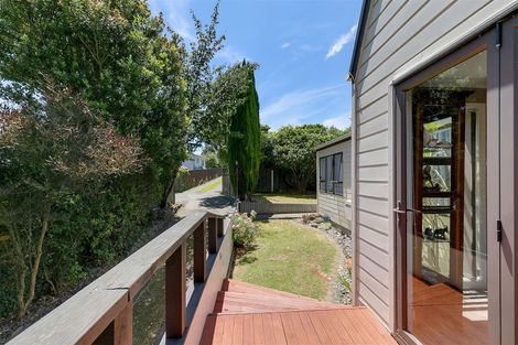 Photo of property in 21 Te Arataura Street, Takapuwahia, Porirua, 5022