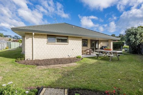 Photo of property in 23 Leanne Way, Waikanae Beach, Waikanae, 5036