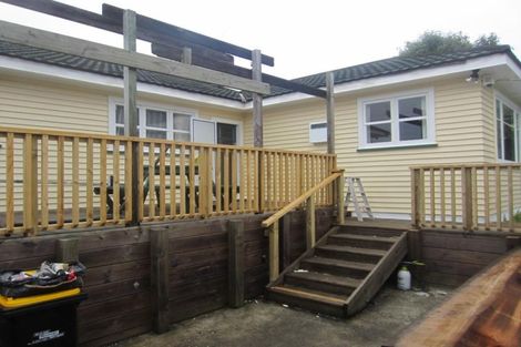 Photo of property in 15 Woodstock Terrace, Tawa, Wellington, 5028