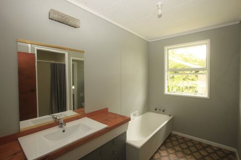 Photo of property in 109 Paremata Branch Road, Tolaga Bay, 4077