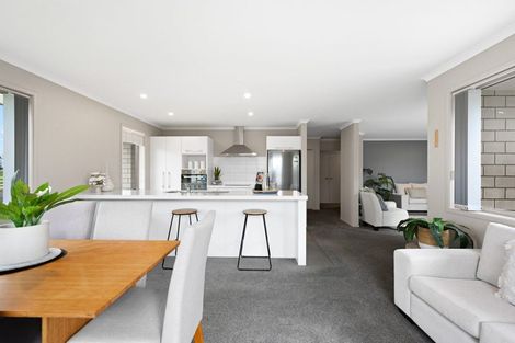 Photo of property in 41 Plescher Crescent, Leamington, Cambridge, 3432