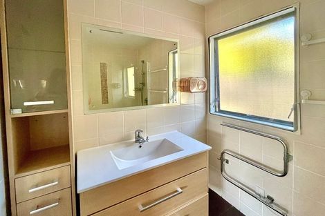 Photo of property in 19 Santiago Crescent, Unsworth Heights, Auckland, 0632