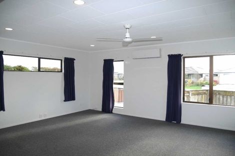 Photo of property in 7 Linwood Drive, Paraparaumu, 5032