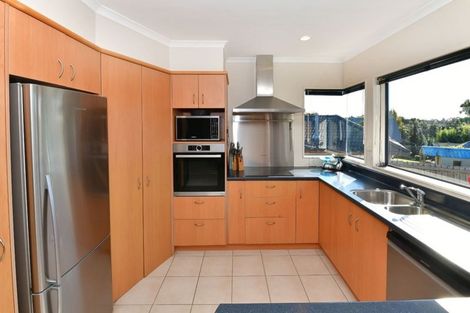 Photo of property in 56 Rivervale Grove, Stanmore Bay, Whangaparaoa, 0932
