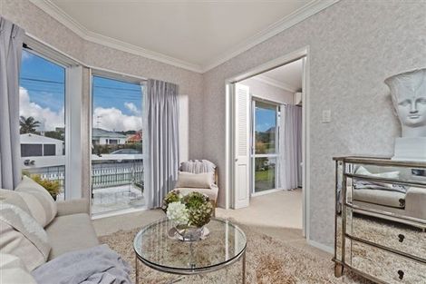 Photo of property in 2/5 Fenwick Avenue, Milford, Auckland, 0620