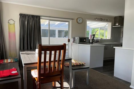 Photo of property in 49 Woodfern Crescent, Titirangi, Auckland, 0604