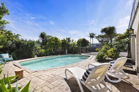 Photo of property in 114 Bramley Drive, Farm Cove, Auckland, 2012