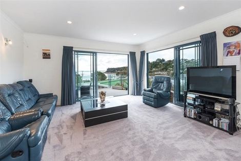 Photo of property in 55 Tindalls Bay Road, Tindalls Beach, Whangaparaoa, 0930