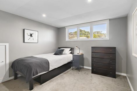 Photo of property in 17 West Road, Northland, Wellington, 6012