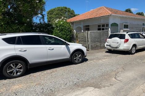 Photo of property in 17 Lyndon Street, Riccarton, Christchurch, 8011