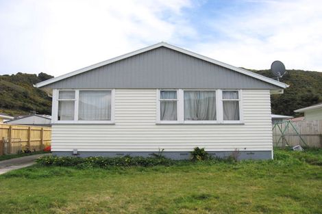 Photo of property in 33 Hamstead Street, Wainuiomata, Lower Hutt, 5014