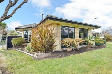 Photo of property in 30 John Morel Place, Parklands, Christchurch, 8083