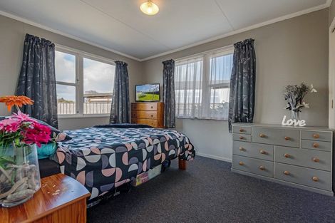 Photo of property in 22 Rhodes Drive, Kelvin Grove, Palmerston North, 4414