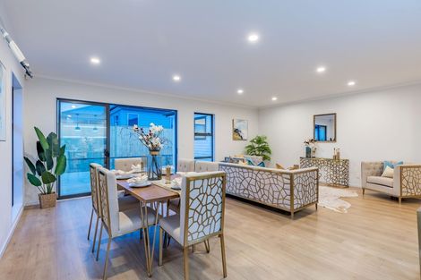 Photo of property in 43 Vinistra Road, Kumeu, 0810