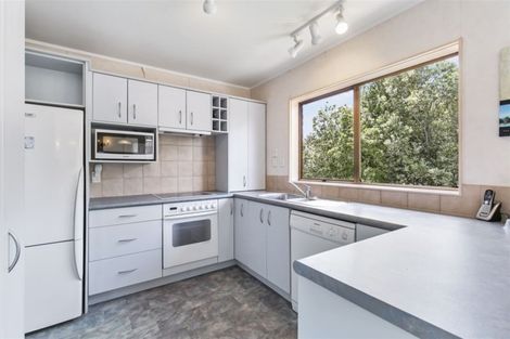 Photo of property in 2/23 Beach Road, Castor Bay, Auckland, 0620