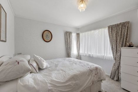 Photo of property in 27 Brookesmith Drive, Waiuku, 2123