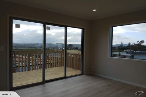 Photo of property in 10 Ridgeview Close, Red Beach, 0932