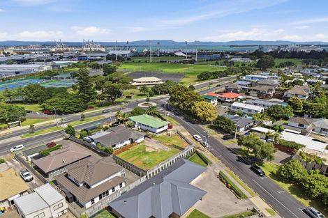 Photo of property in 2 Clyde Street, Mount Maunganui, 3116