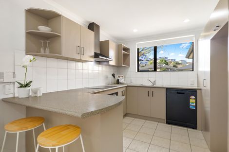 Photo of property in 185 Keri Vista Rise, Papakura, 2110