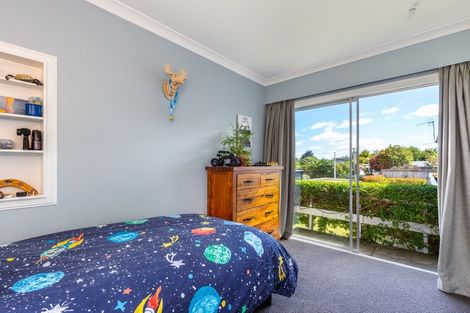 Photo of property in 5 Weka Road, Waipahihi, Taupo, 3330