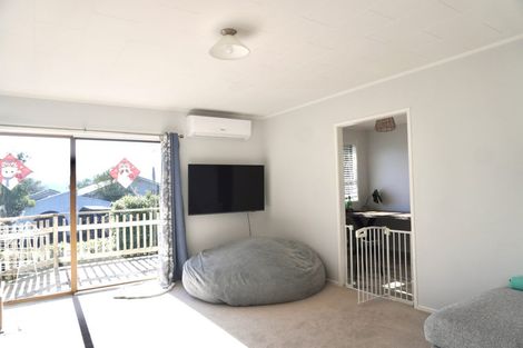 Photo of property in 2 Surman Place, Glen Eden, Auckland, 0602