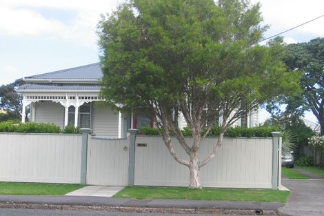 Photo of property in 27 Abbotsford Terrace, Devonport, Auckland, 0624