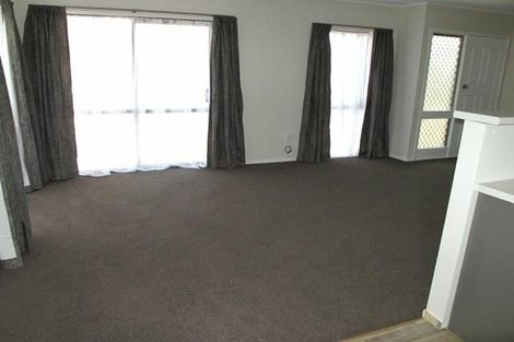 Photo of property in 8 Mayer Place, Ranui, Auckland, 0612