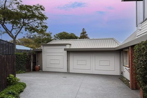 Photo of property in 16 Kent Lodge Avenue, Avonhead, Christchurch, 8042