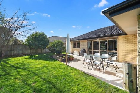 Photo of property in 27 Whitney Place, Rototuna North, Hamilton, 3210