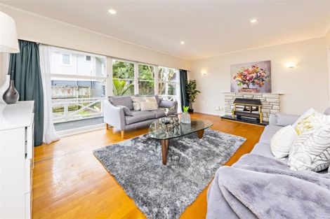 Photo of property in 21 Barrys Road, Glendene, Auckland, 0602