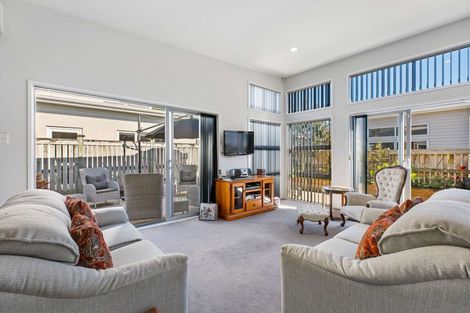 Photo of property in 5 Willowgrange Place, Pukekohe, 2120