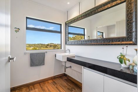 Photo of property in 143 Whangaparaoa Road, Red Beach, 0932