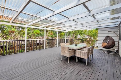 Photo of property in 43 South Kensington Way, Henderson, Auckland, 0612