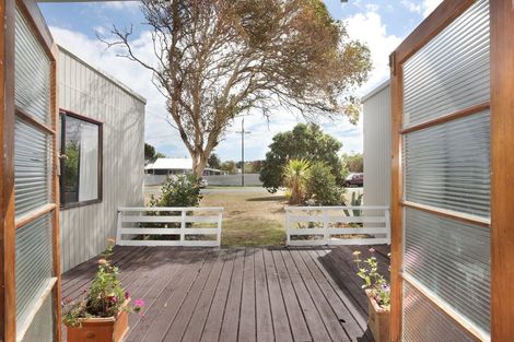 Photo of property in 15 Punga Street, Tangimoana, 4822