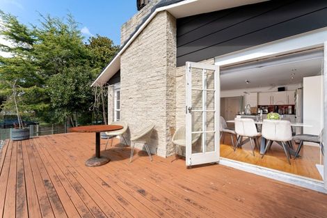 Photo of property in 2 King Richard Place, Browns Bay, Auckland, 0630