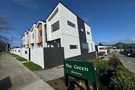 Photo of property in 2 Don Oliver Lane, Glen Eden, 0602