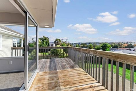 Photo of property in 26 Bond Crescent, Forrest Hill, Auckland, 0620