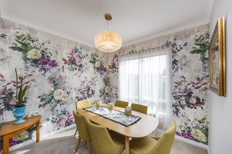 Photo of property in 124 Johnstone Drive, Fitzherbert, Palmerston North, 4410