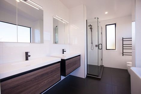 Photo of property in 41 Veale Road, Frankleigh Park, New Plymouth, 4371