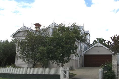 Photo of property in 15 Palmerston Road, Birkenhead, Auckland, 0626