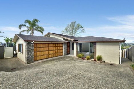 Photo of property in 66a Bradbury Road, Botany Downs, Auckland, 2010