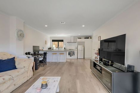 Photo of property in 8/9 Surrey Street, Tawa, Wellington, 5028