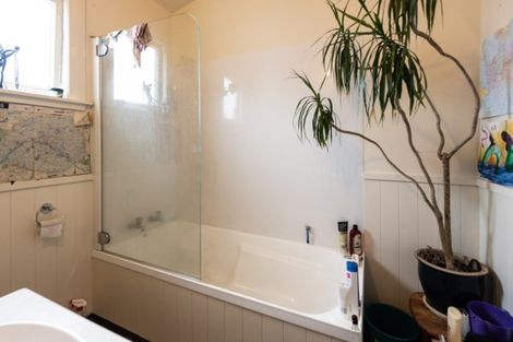 Photo of property in 16 Glendavar Street, Berhampore, Wellington, 6023