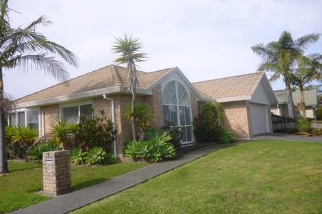 Photo of property in 7 Moyrus Crescent, East Tamaki Heights, Auckland, 2016